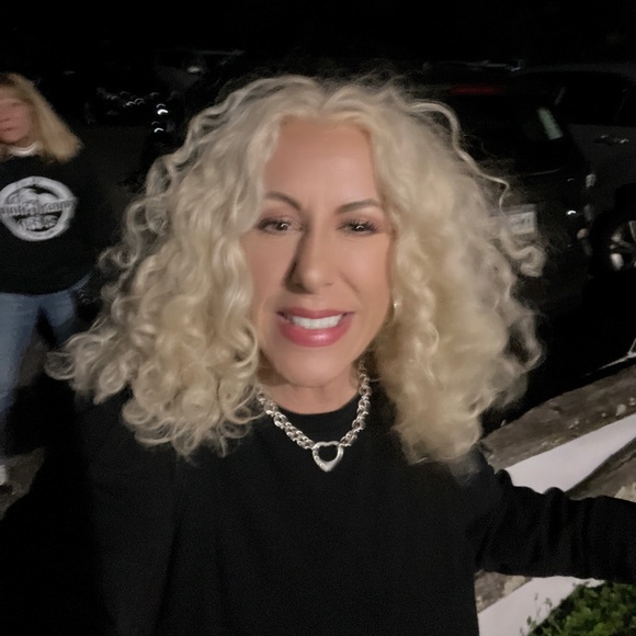 Meet your Posher, Meredith - Picture 2 of 15